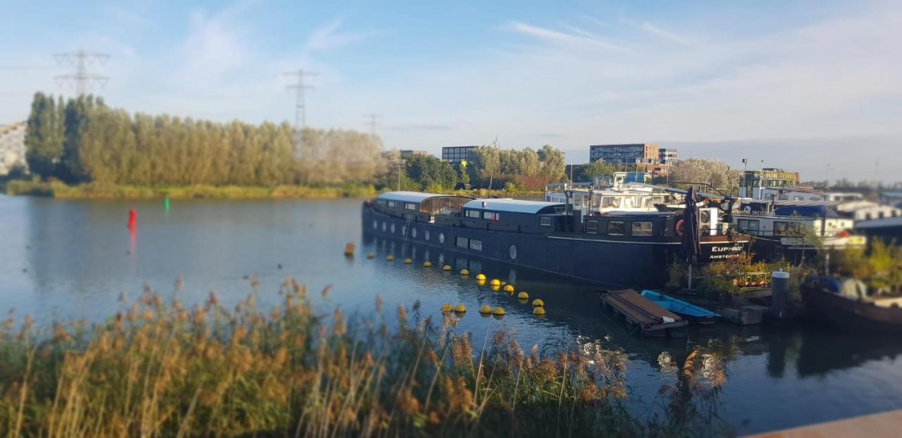 Wheelhouse Euphrate Houseboat Bed & Breakfast Diemerbrug Eksteriør bilde